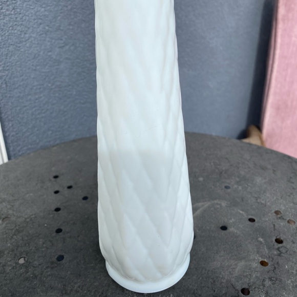 Cross cross diamond patterned milk glass - Picture 4 of 8